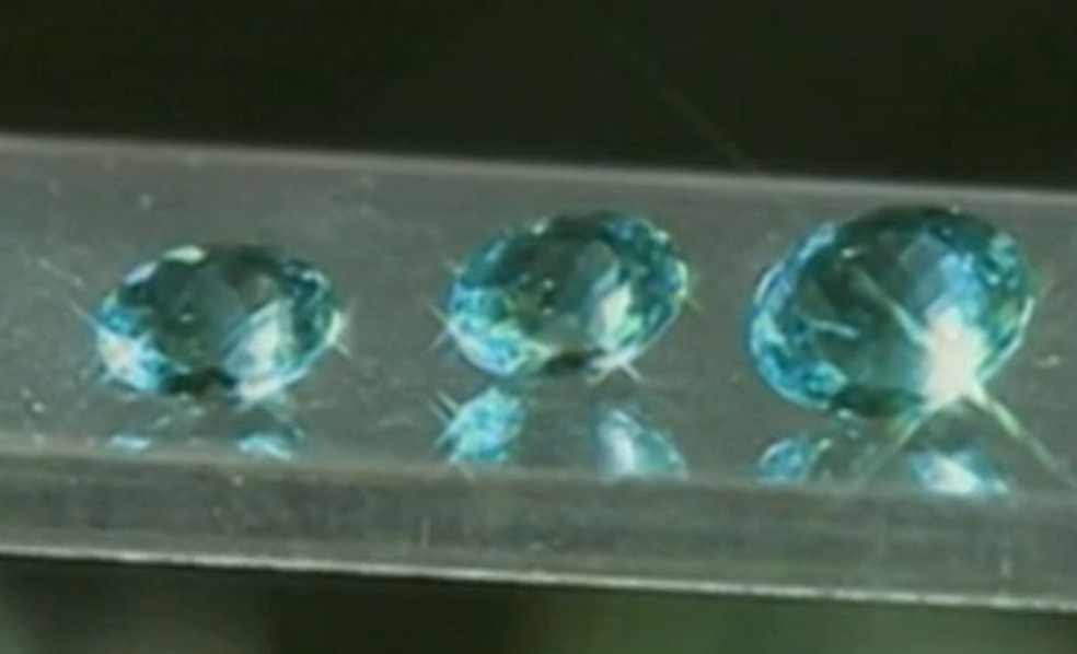 Turmalina paraíba é considerada uma das pedras mais caras do mundo; uma única pedra de turmalina azul pode chegar a valer R$ 3 milhões (Foto: Reprodução/TV Cabo Branco)