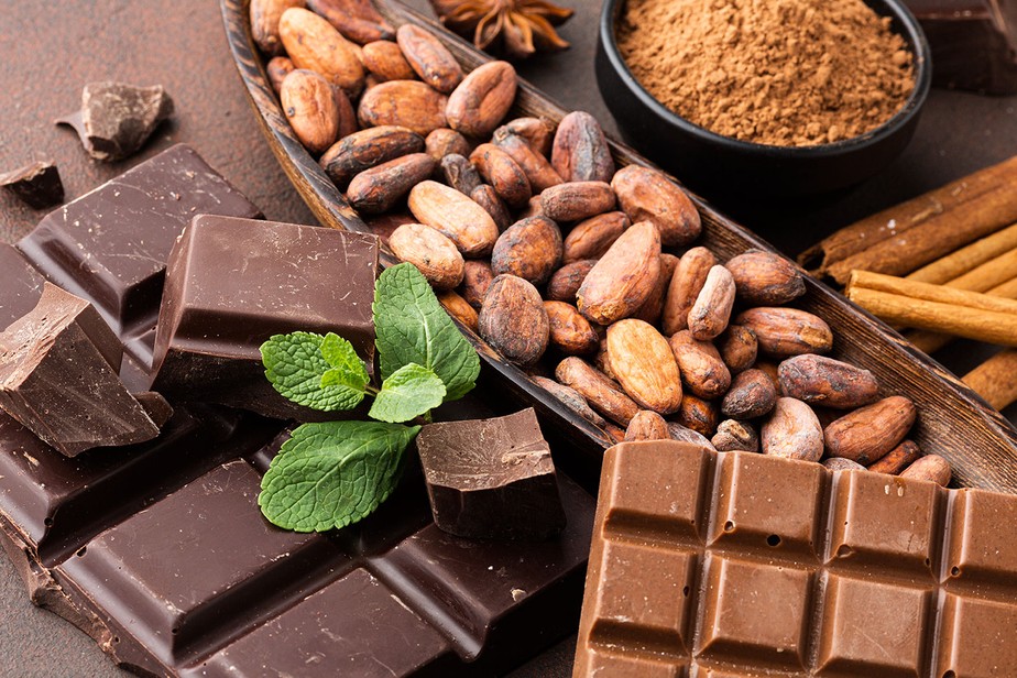 O chocolate com alto teor de cacau é mais indicado para aproveitar os benefícios da fruta