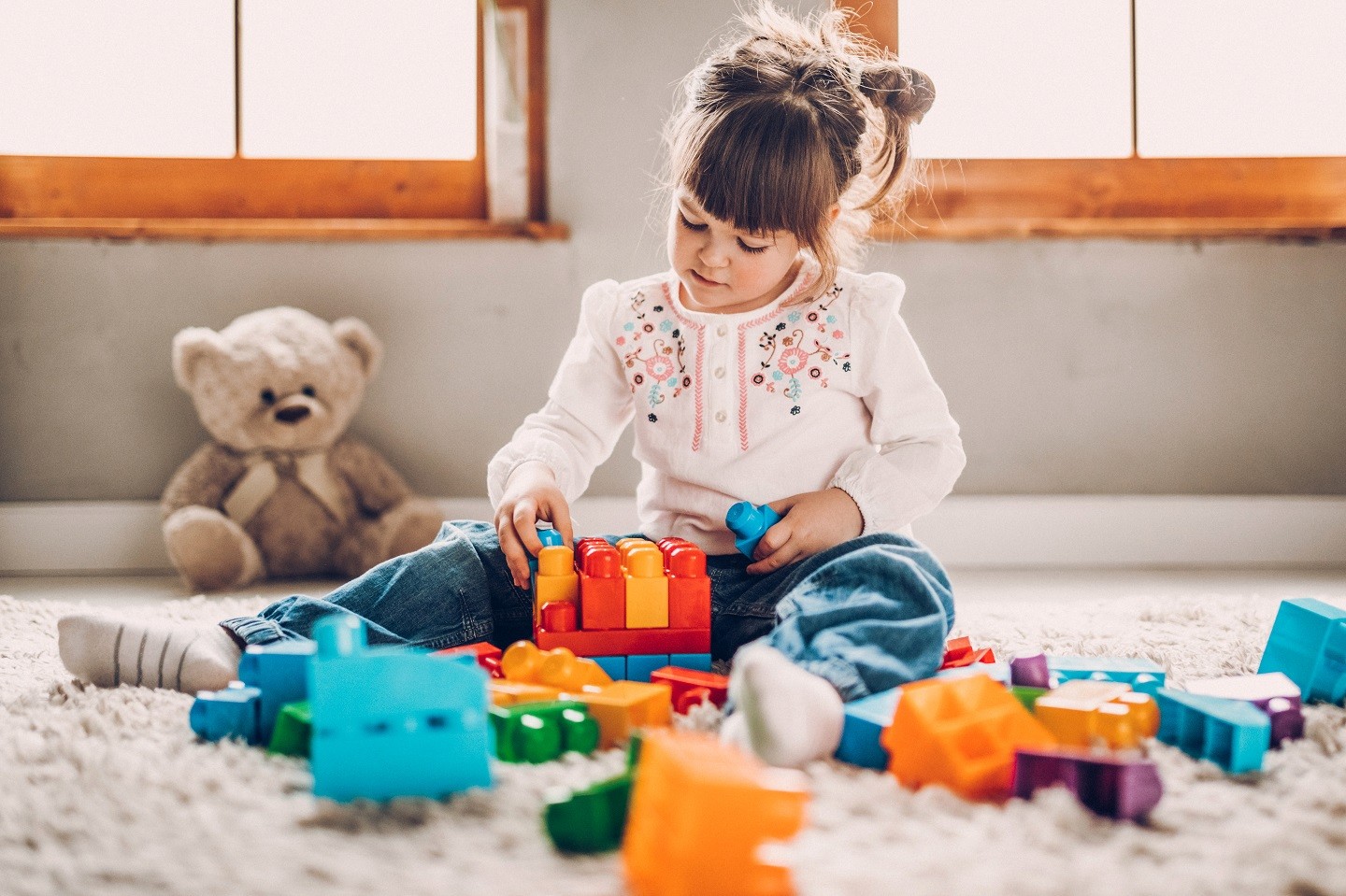 Coronavírus: Como higienizar os brinquedos das crianças? (Foto: Getty Images)