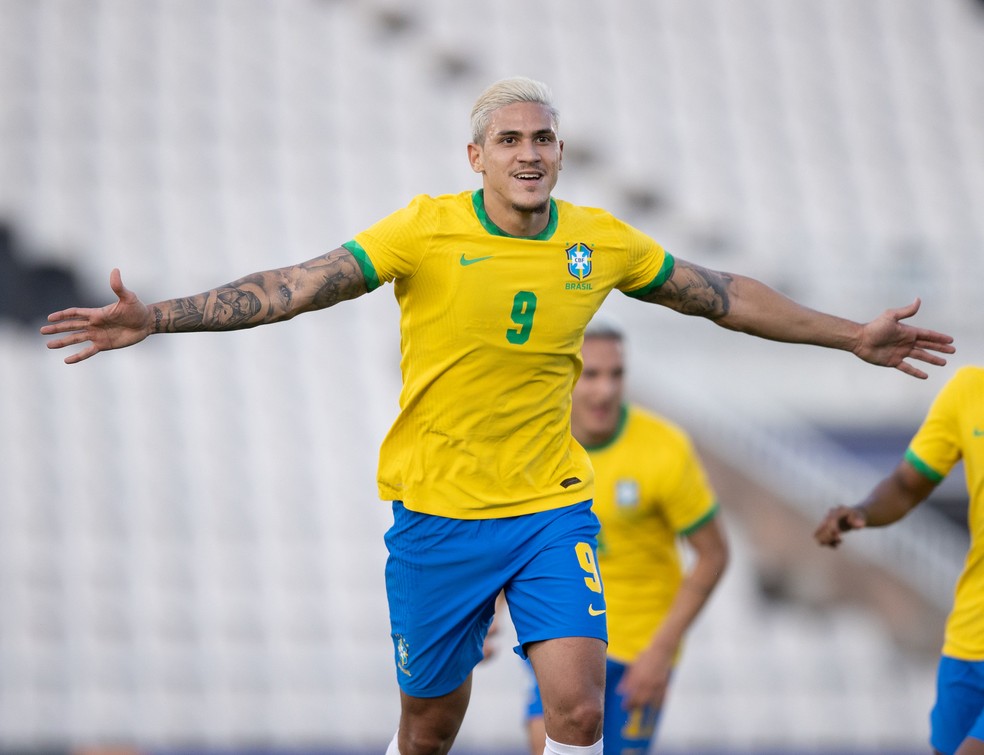 De pênalti, Pedro abre o placar para o Brasil contra a seleção de Cabo Verde — Foto: CBF