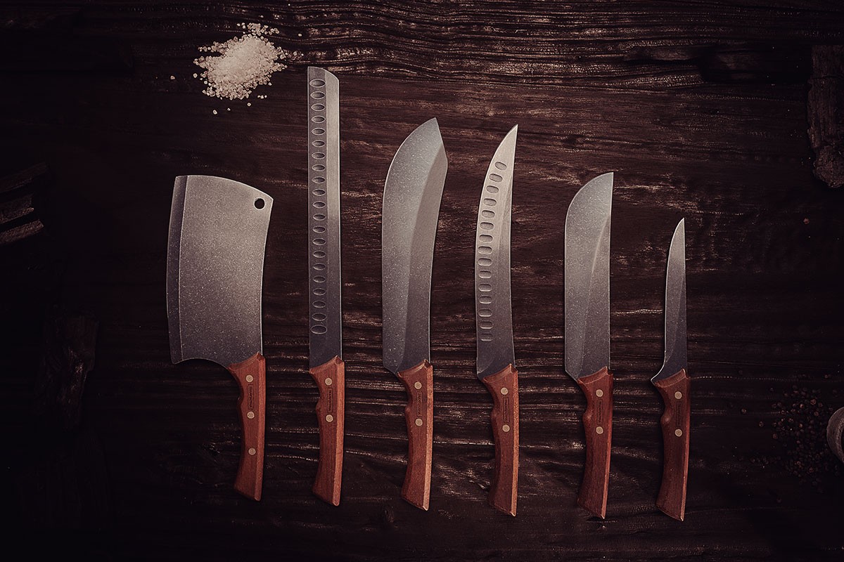 As facas devem sempre estar afiadas e em boas condições para um bom resultado no churrasco. Na foto, a linha Black da Tramontina (Foto: Tramotina / Divulgação)