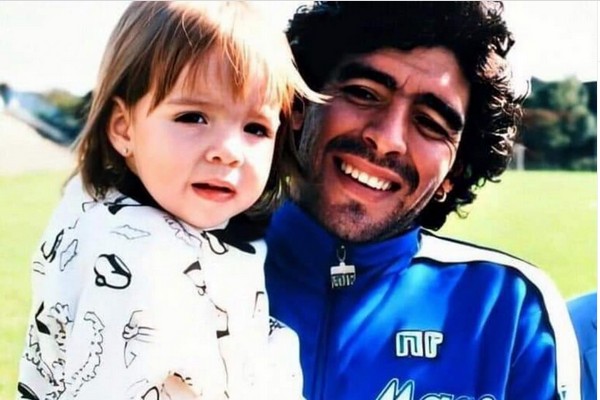 Diego Maradona (1960-2020) com a filha mais velha, Dalma Maradona (Foto: Instagram)