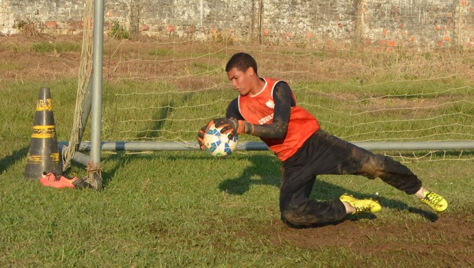 Gabriel, goleiro do Rio Branco-AC (Foto: Murilo Lima)