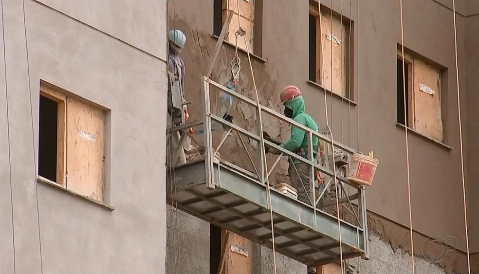 Setor da construção civil comemora bom desempenho mesmo durante pandemia  — Foto: Reprodução/TV TEM