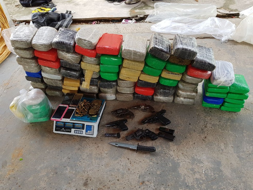 Droga estava em uma casa na rodovia AC-405 em Cruzeiro do Sul (Foto: Divulgação Polícia Civil)