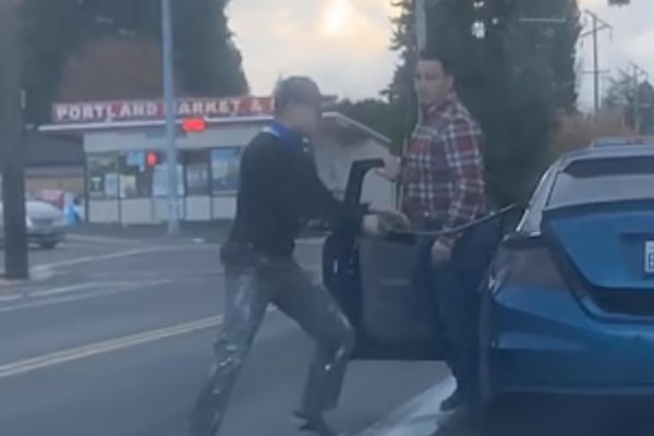  O homem com a espada samurai na briga de trânsito em Portland (Foto: Twitter)