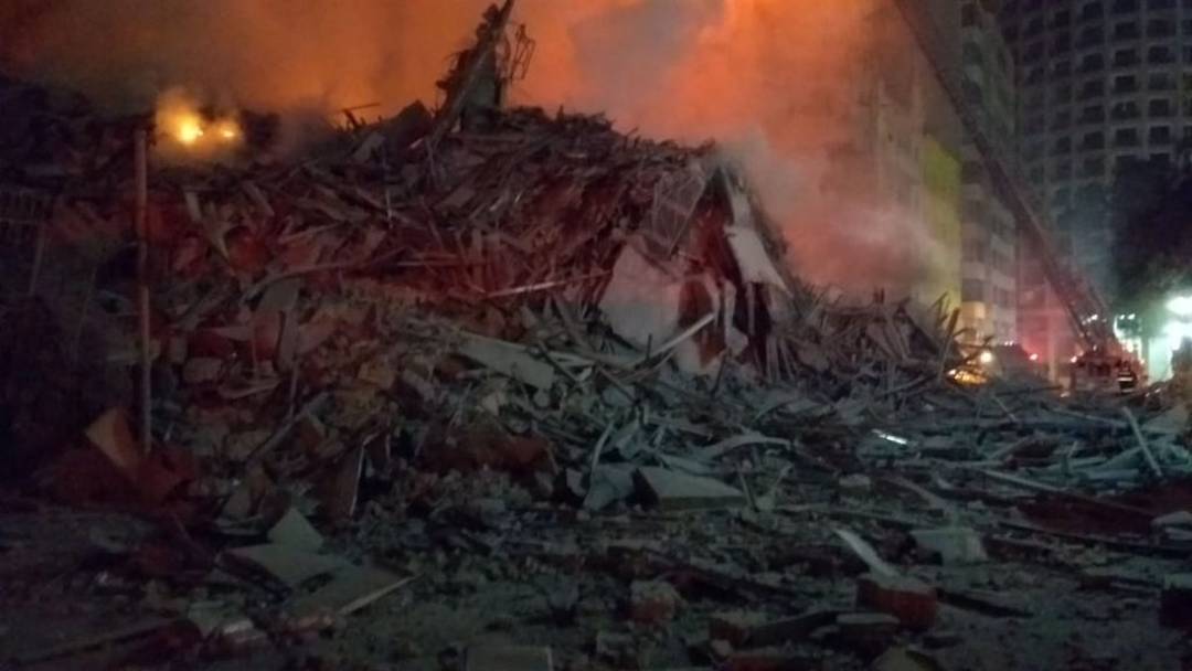 Destroços após o desabamento em São Paulo