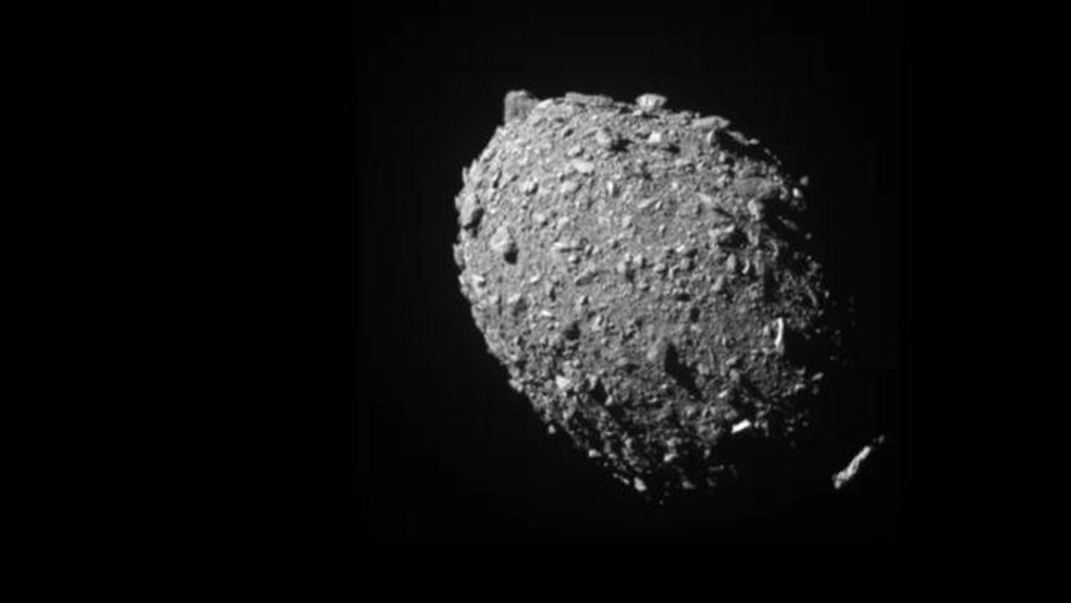 Imagem do asteroide Dimorphos antes de ser atingido por sonda da Nasa — Foto: NASA