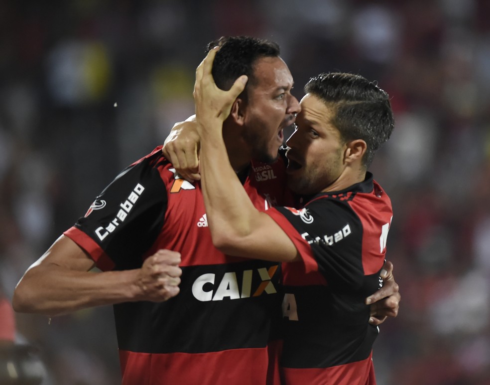 R&eacute;ver e Diego retornam ap&oacute;s desfalcarem o Flamengo contra o Inter (Foto: Andr&eacute; Dur&atilde;o)