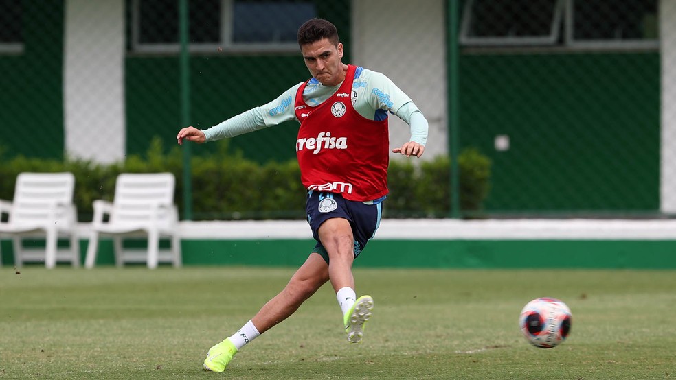 Atuesta durante treino do Palmeiras na Academia de Futebol — Foto: Cesar Greco