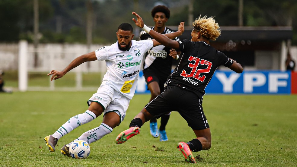 MT teve mais uma boa atua��o como lateral � Foto: Renan Muniz / Caldense