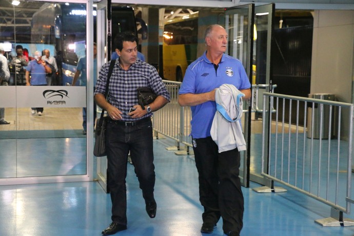 Grêmio confia em pacto com Felipão, mas convive com ameaça de saída