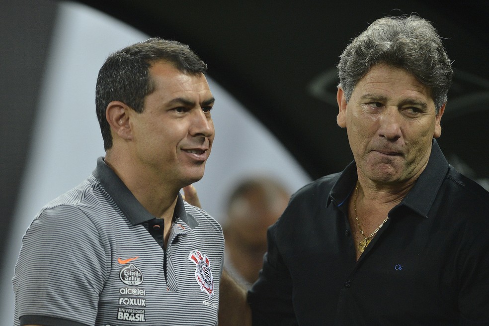 Carille e Renato se encontram: gremista disse que o Corinthians ia despencar (Foto: Ag�ncia Estado)