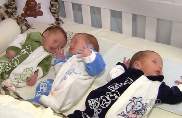 Bebês têm 11 dias de vida e são idênticos Nerópolis Goiás (Foto: Reprodução/TV Anhanguera)