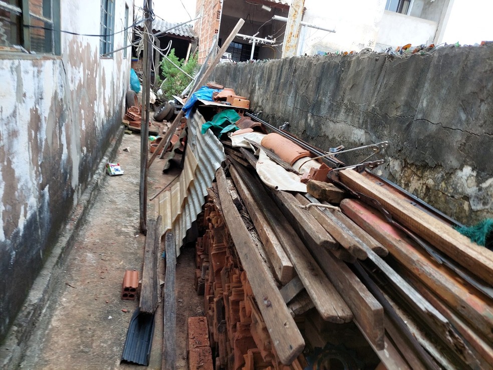 Al?m de lixo, foram encontrados escorpi?es, cobras, aranhas e ratos ? Foto: Prefeitura de Tup?/Divulga??o