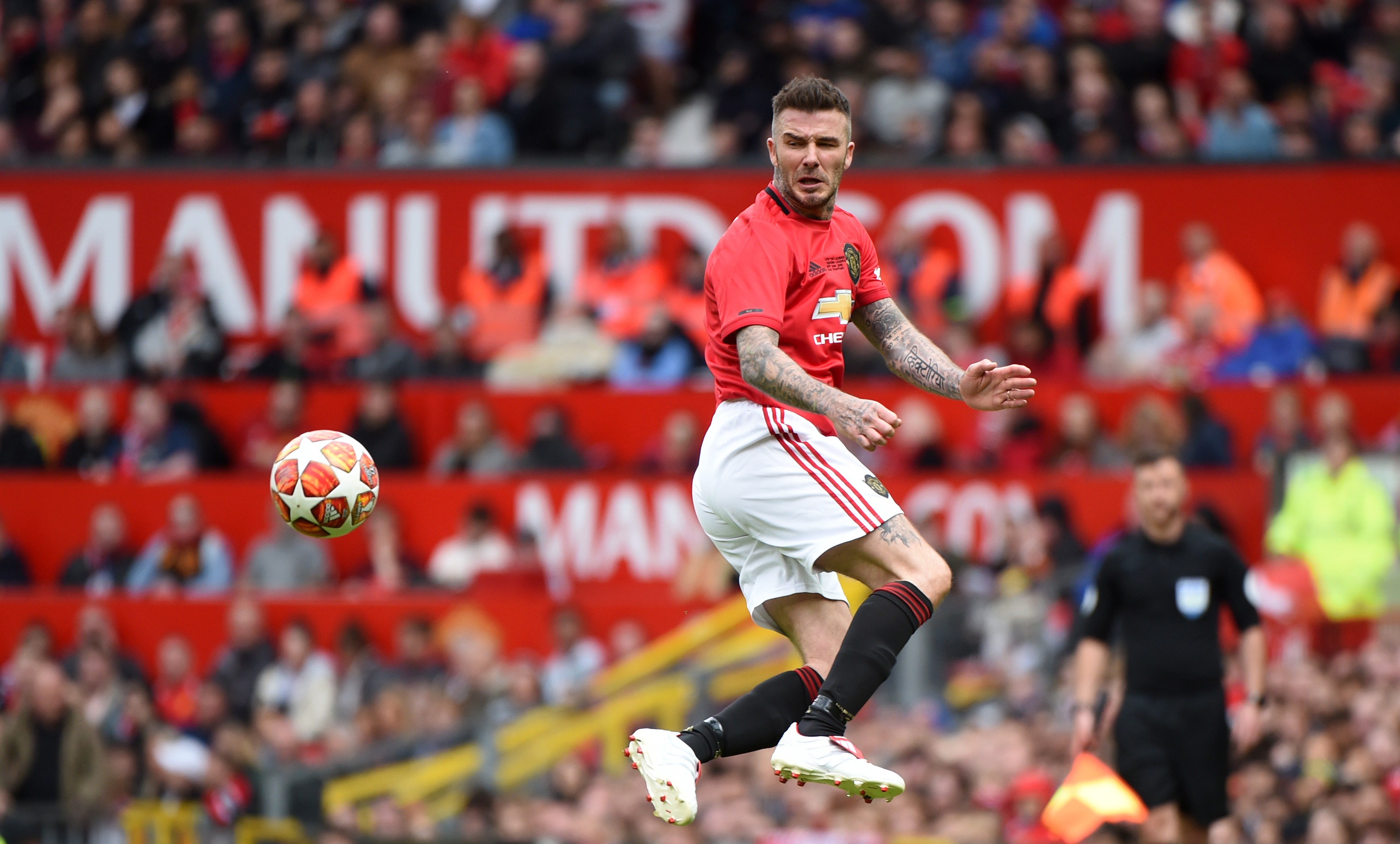 MANCHESTER, ENGLAND - MAY 26: David Beckham of Manchester United in action during the Manchester United '99 Legends and FC Bayern Legends at Old Trafford on May 26, 2019 in Manchester, England. (Photo by Nathan Stirk/Getty Images) (Foto: Getty Images)