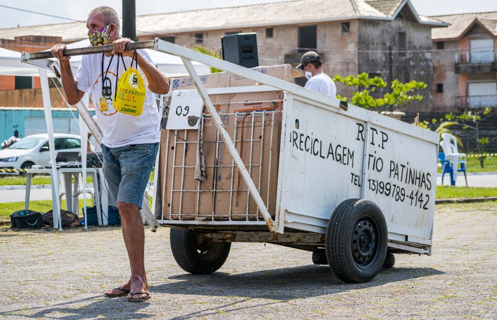 Projeto socioambiental divulga serviço de catadores para ajudar na regularização e valorização dos trabalhadores — Foto: Arquivo Pessoal/Talita Guandalini