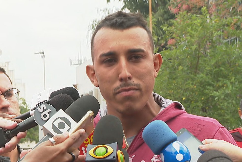 Diogo Fernandes no IML: dor pela perda da mãe de forma brutal — Foto: TV Globo