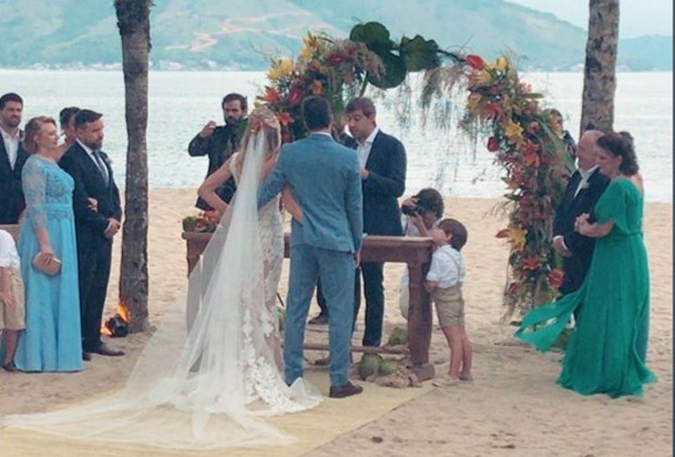 Bárbara Coelho e Felipe Russo se casam em Angra dos Reis (Foto: Reprodução/Instagram)