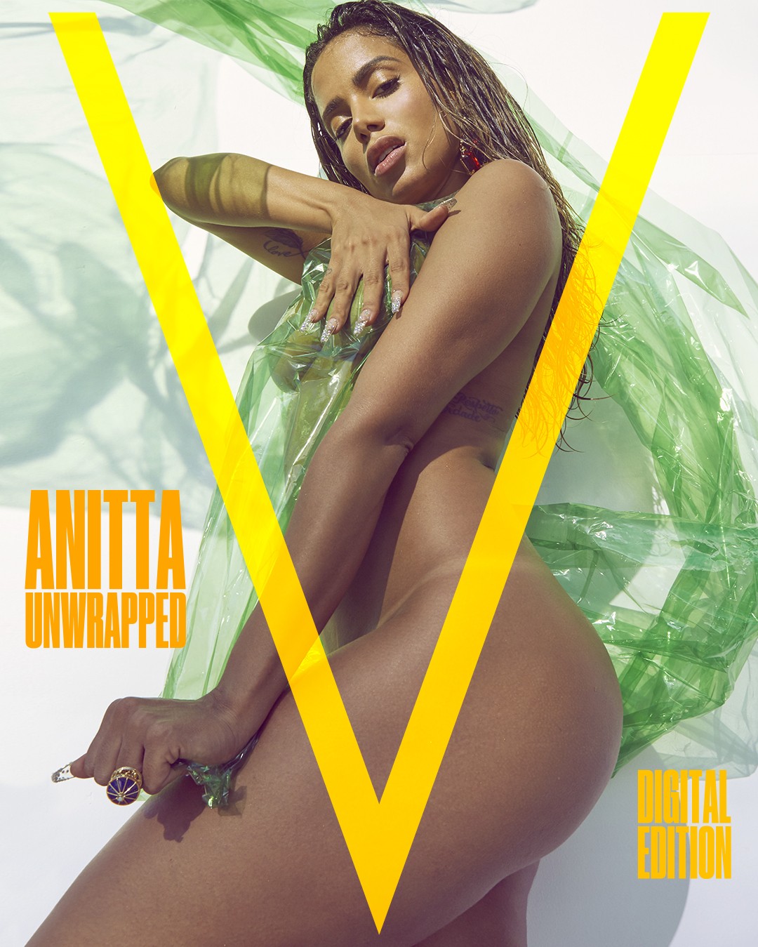 Anitta faz ensaio nu para a V Magazine (Foto: Reprodução/Instagram/V Magazine)