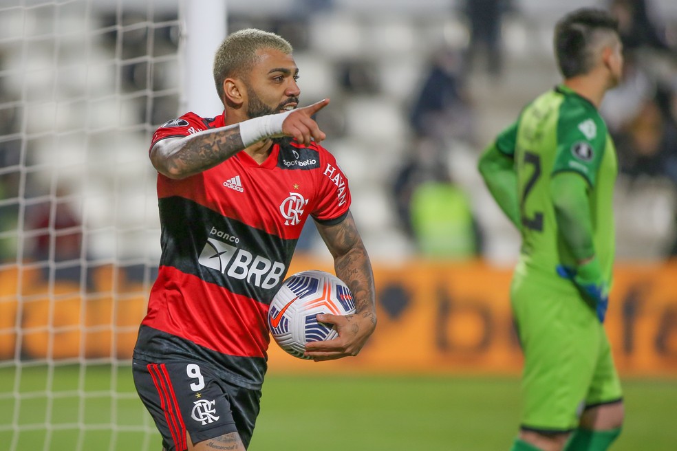 Gabigol comemora gol contra o Olimpia &mdash; Foto: Staff Images / CONMEBOL