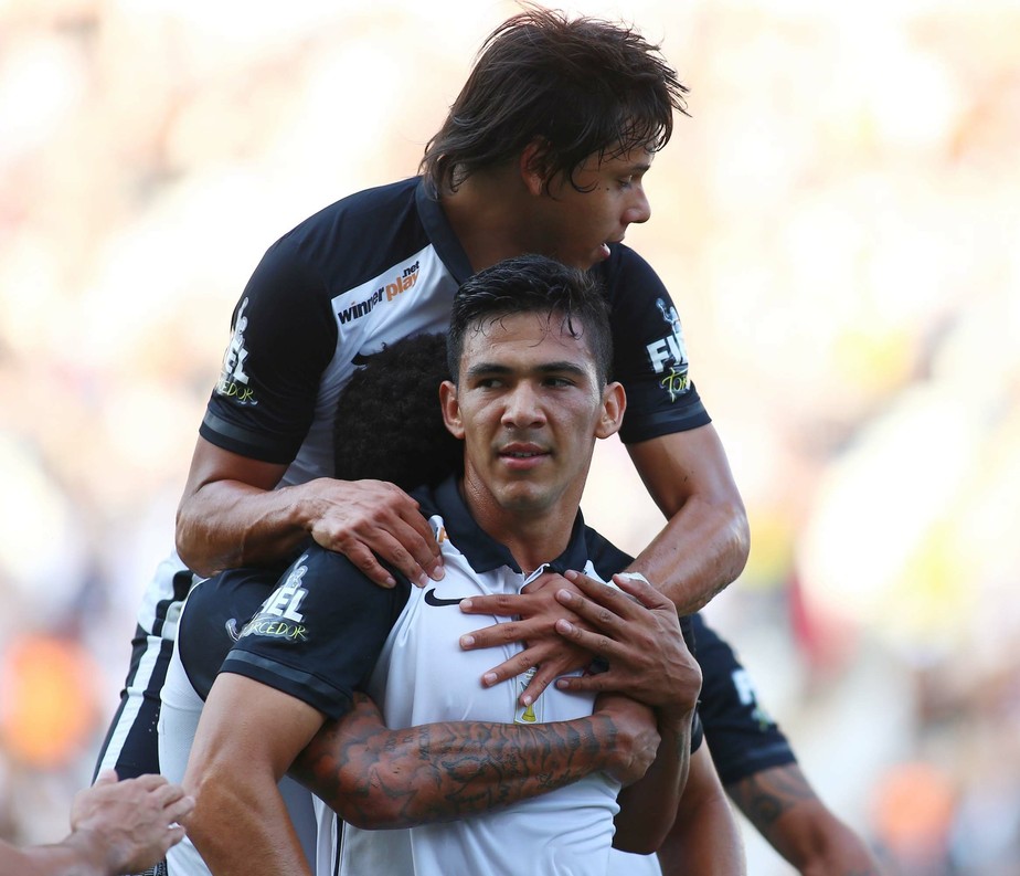 Campeões, Balbuena e Romero formam 