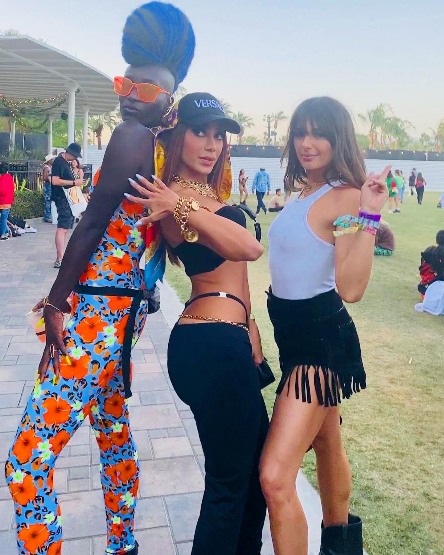 Isis Valverde mostra registro ao lado de Anitta e da cantora Marieme no Coachella (Foto: Reprodução/Instagram)