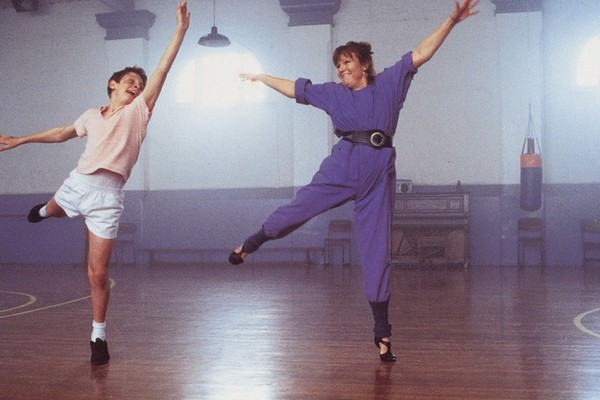 A atriz Julie Walters em cena de Billy Elliot (2000) (Foto: Reprodução)