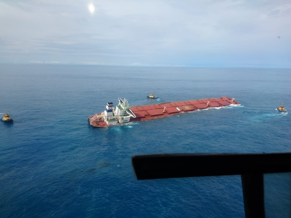 Navio Stellar Banner carregado de minério de ferro sofre possível fissura no casco no meio do Oceano Atlântico — Foto: Divulgação
