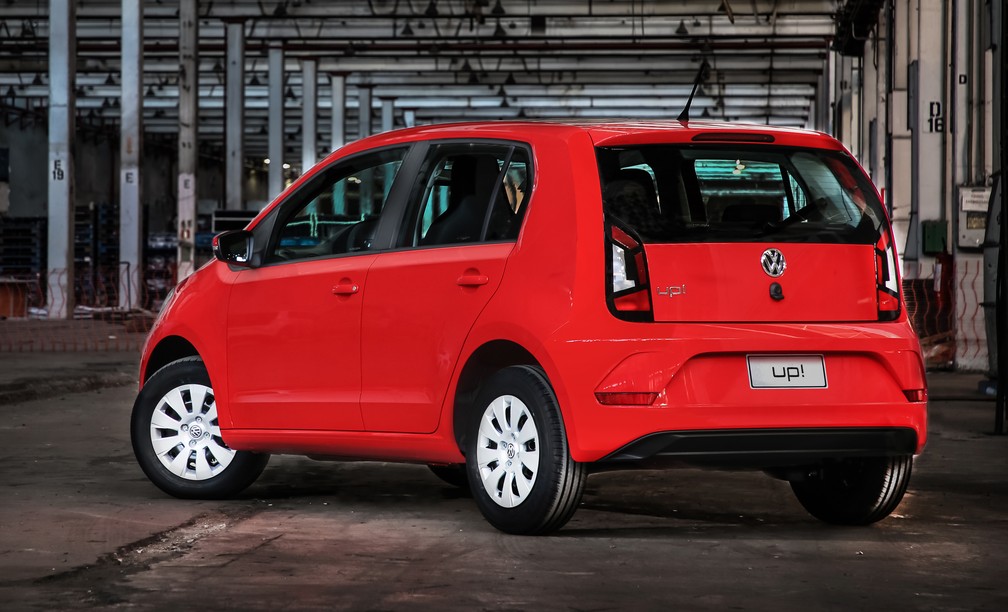 Volkswagen Up! MPI é a única sem tampa preta - única com motor aspirado — Foto: Divulgação/Volkswagen