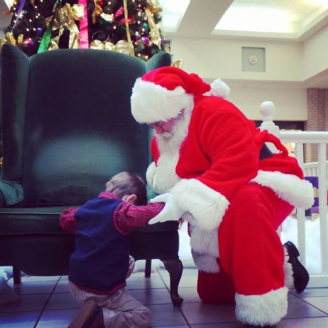 Prestyn Barnette, 4 anos, pede para Papai Noel orar por bebê de dois meses que está internado  (Foto: Reprodução/Instagram)