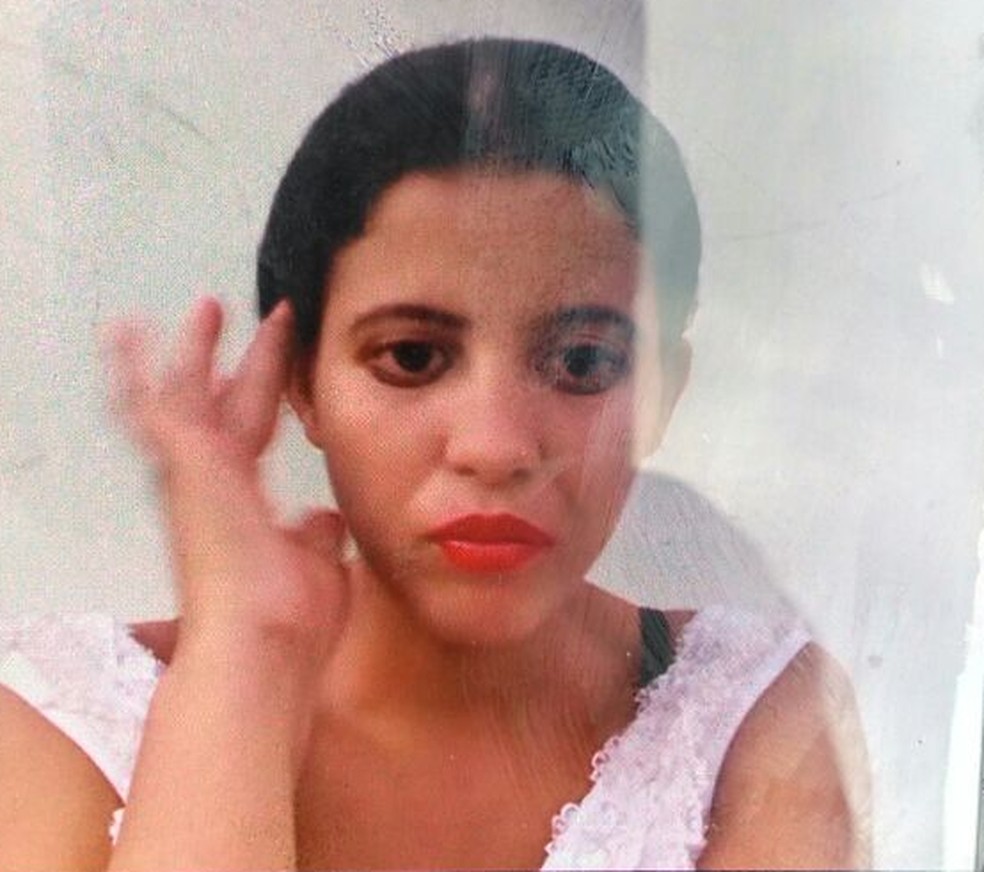 Selma, mãe das meninas, foi encontrada morta por asfixia com um lençol (Foto: Rondônia News/Reprodução)