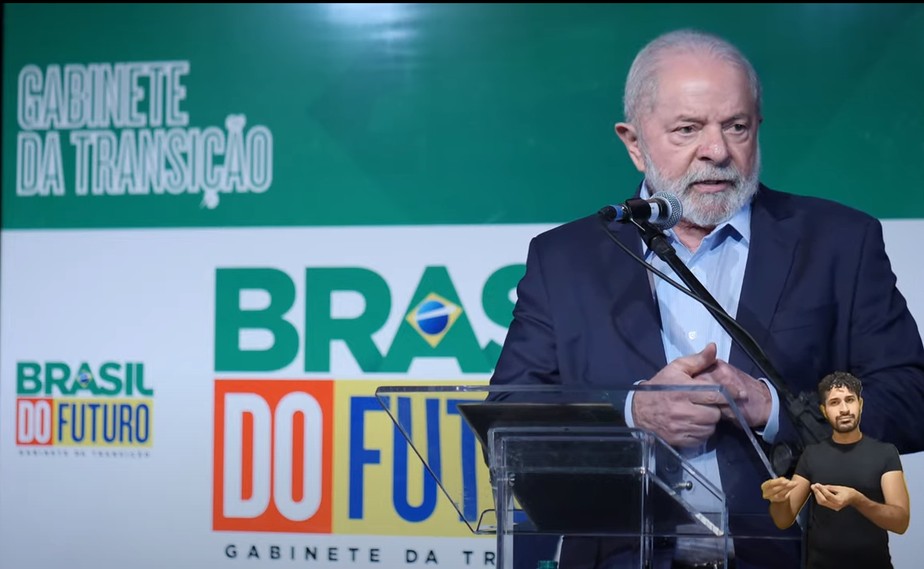 Lula no anúncio do relatório da transição