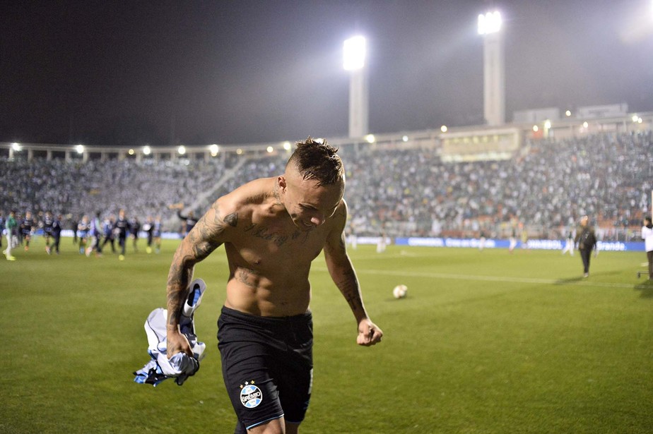 Grêmio estende tradição copeira, amarra Palmeiras e vai à terceira semi seguida de Libertadores
