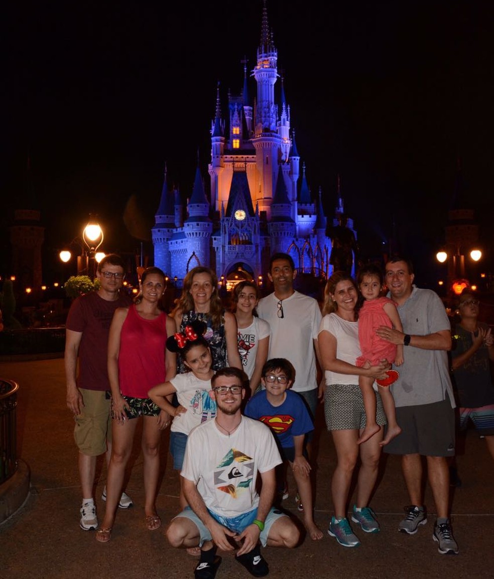 A empresária Giovana, de Taubaté, viajou para Orlando em um grupo de 12 pessoas, entre familiares e amigos,  (Foto: Arquivo pessoal/Giovana Lisboa Morgado)