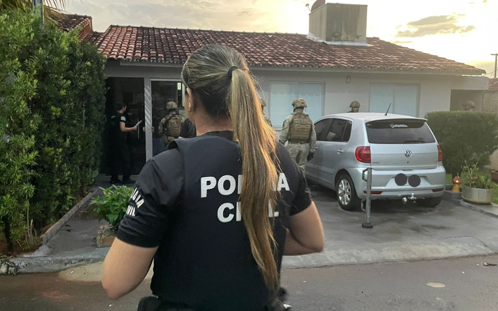 Operação contra corrupção cumpre mandados em condominio fechado, em Goiás — Foto: Divulgação/Polícia Civil