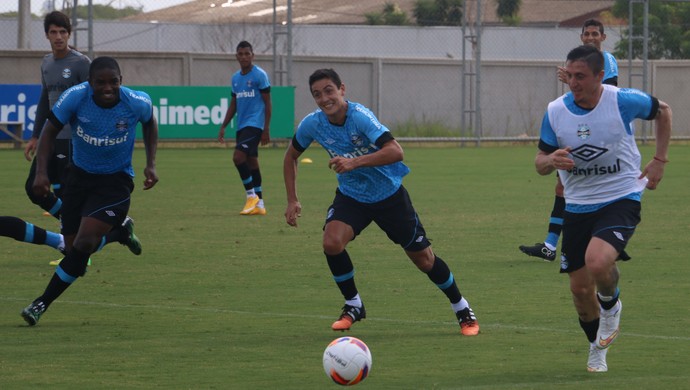 Felipão fecha treino e faz mistério para a estreia de Cristian Rodríguez