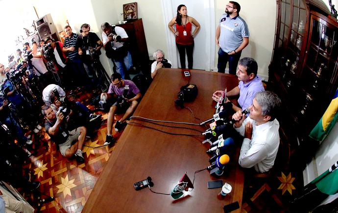 Peter Siemsen coletiva Fluminense (Foto: Nelson Perez / Site Oficial do Fluminense) Peter Siemsen coletiva Fluminense (Foto: Nelson Perez / Site Oficial do Fluminense)