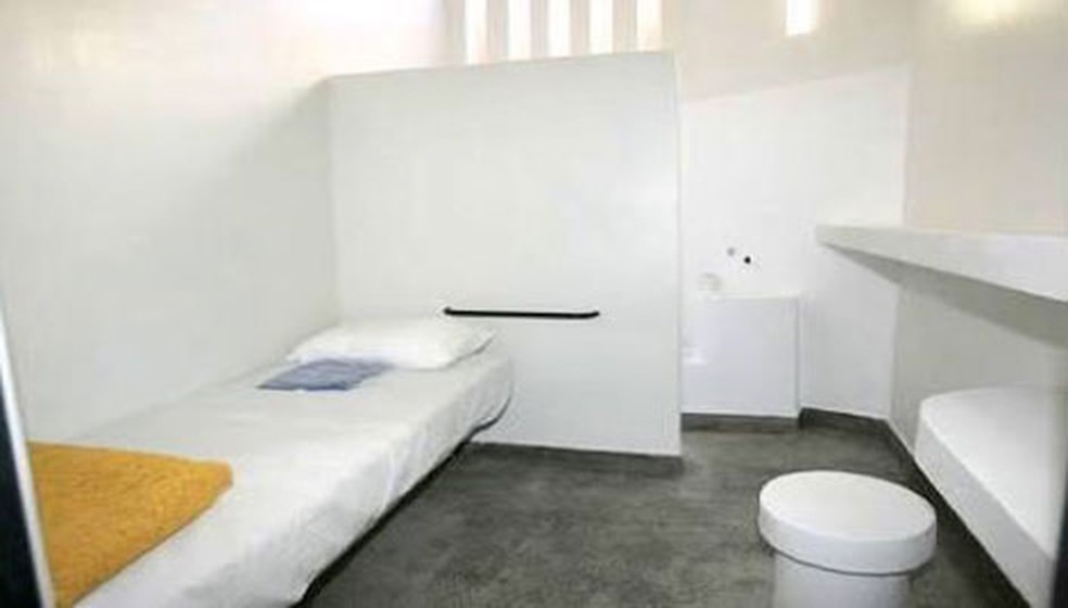 Cela semelhante a que Cabral ficará em Campo Grande: 7 metros quadrados (Foto: Reprodução/TV Globo)