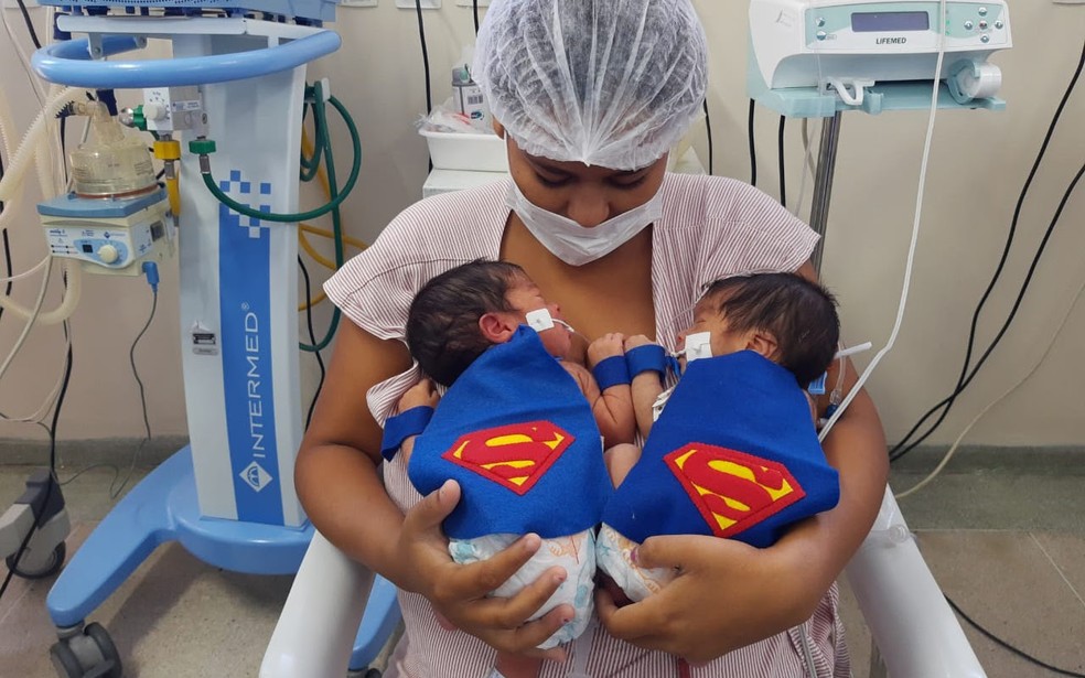 Fantasias de super-her�is foram feitas com material chamado de feltro e colocadas em beb�s prematuros, em Jo�o Pessoa � Foto: Secom-PB/Divulga��o