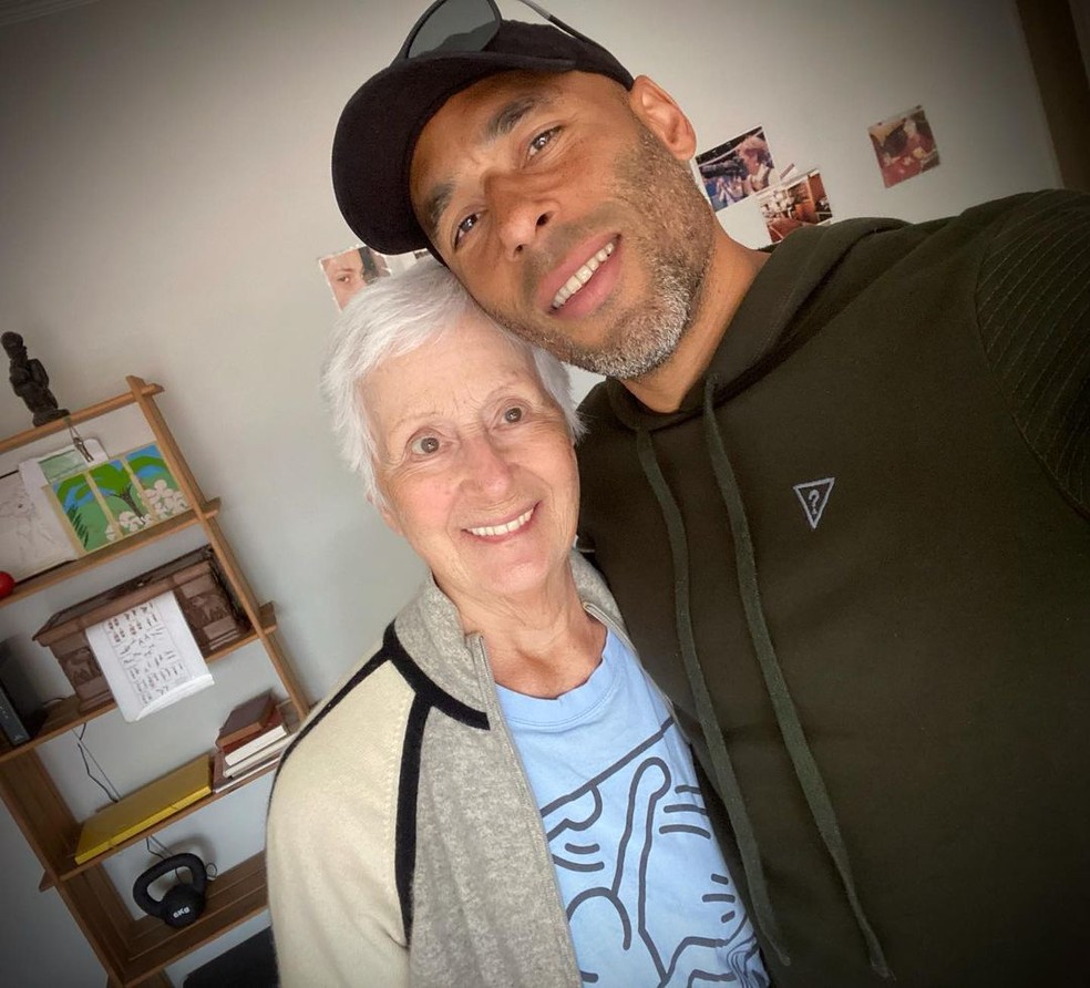 Edinho e a mãe — Foto: Reprpdução/Instagram 