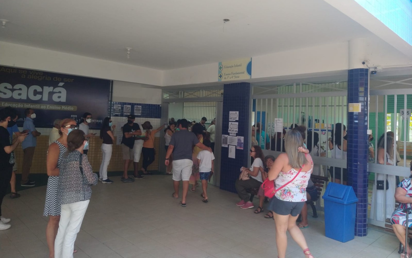 Movimento é intenso em colégios eleitorais de Salvador neste domingo