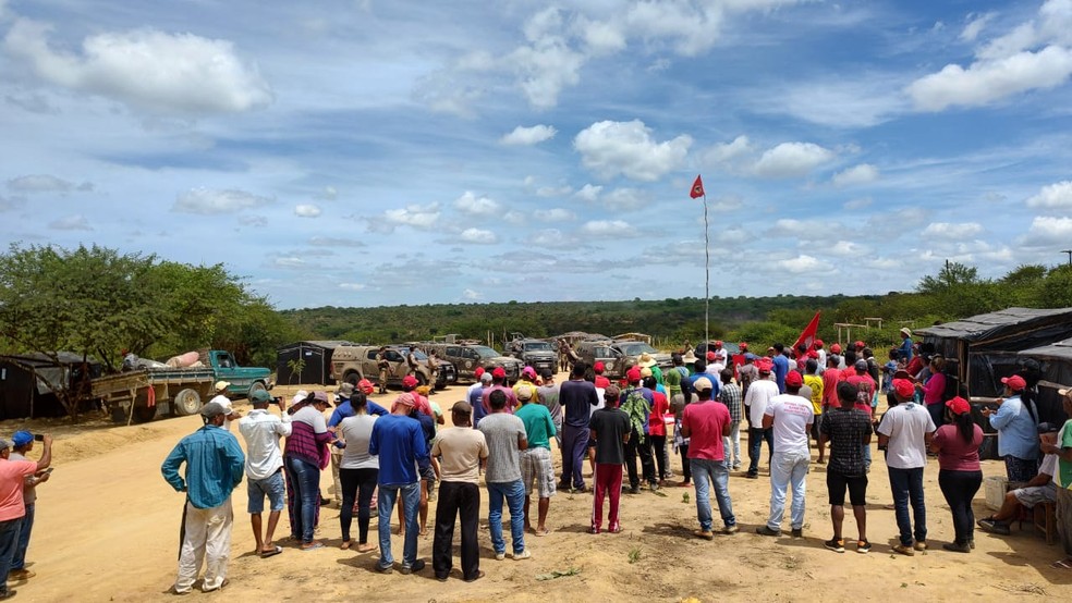 Centenas de famílias sofrem despejo de acampamento na Chapada Diamantina — Foto: Divulgação/MST