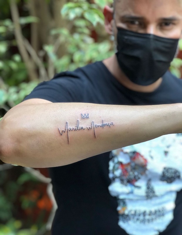 Eduardo Guimarães fez tatuagem para homenagear Marília Mendonça (Foto: Arquivo pessoal)