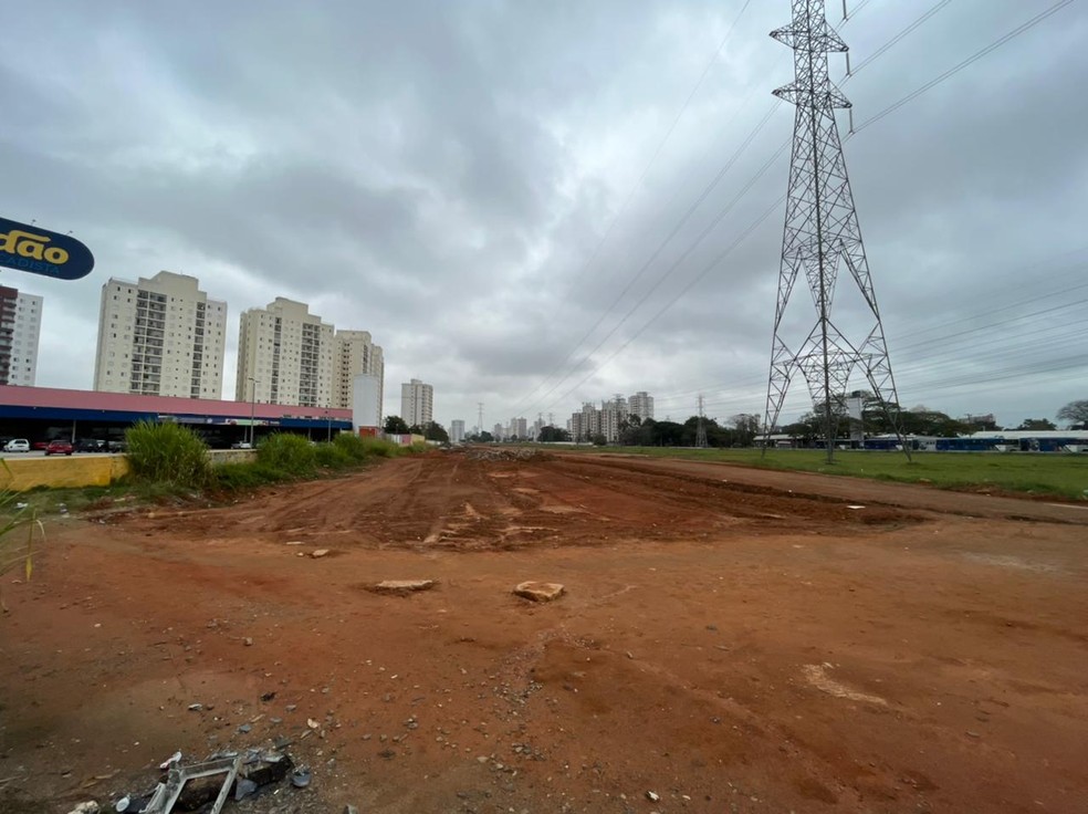 Entrega da 1ª fase da Linha Verde é adiada pela 7ª vez em São José; foto mostra trecho da obra no Jardim Paulista no dia 9 de junho — Foto: Fábio França/ g1