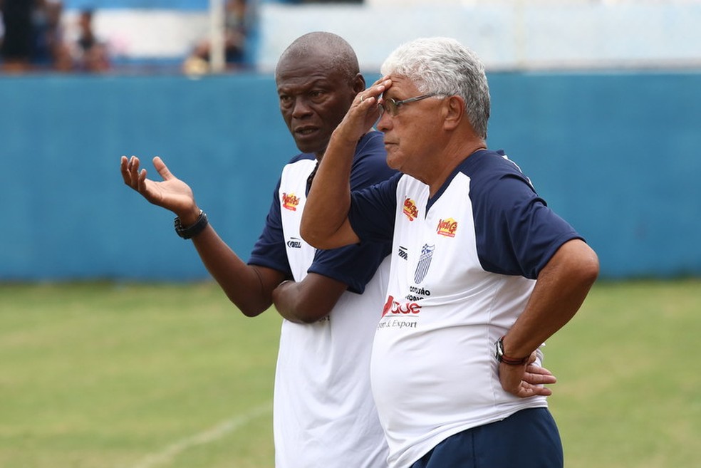 Paulo Henrique foi o técnico responsável por recolocar o Goytacaz de volta à elite do Rio (Foto: Carlos Grevi)