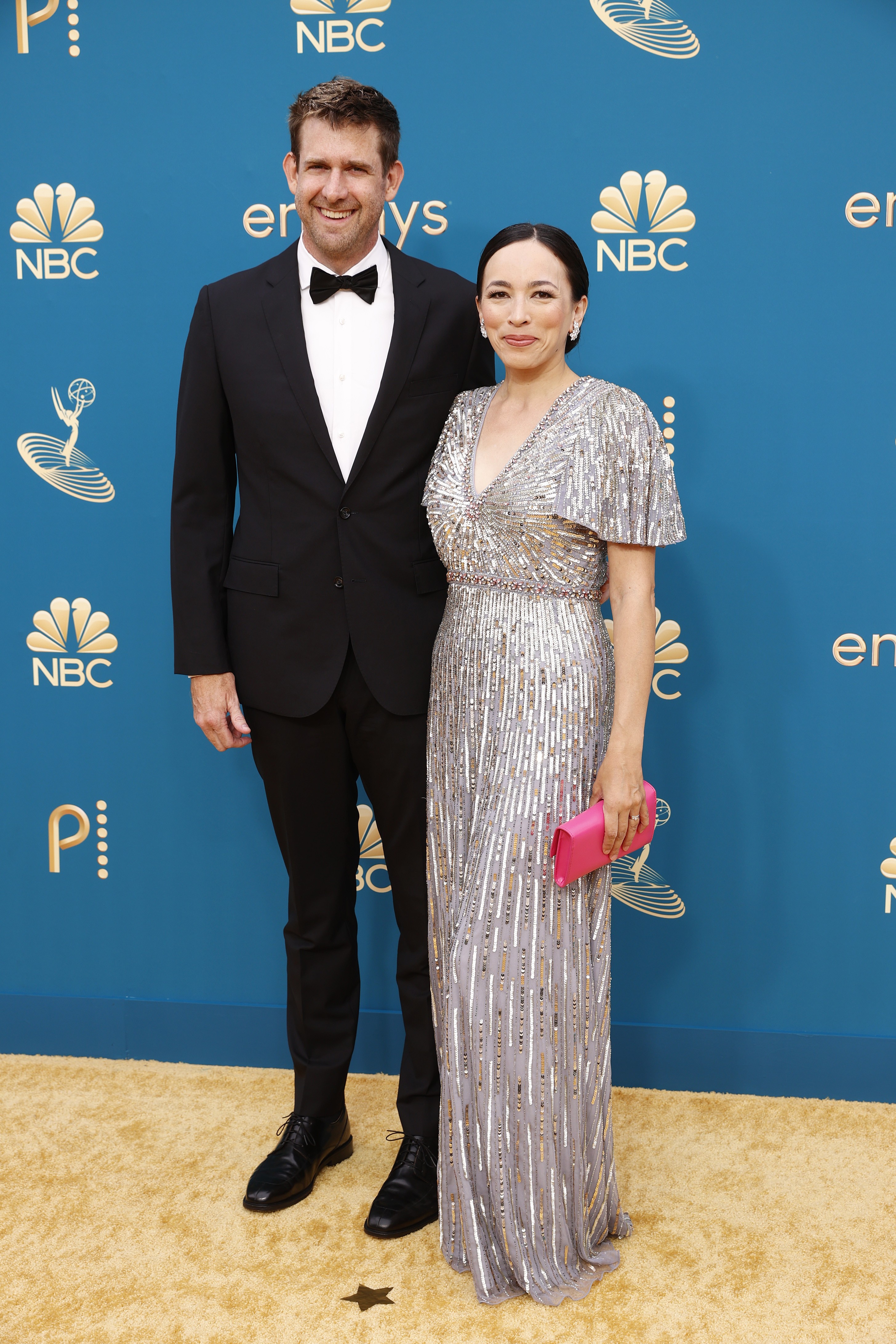 LOS ANGELES, CALIFORNIA - SEPTEMBER 12: 74th ANNUAL PRIMETIME EMMY AWARDS -- Pictured: (l-r) Jeff Waite and Liz Phang arrive to the 74th Annual Primetime Emmy Awards held at the Microsoft Theater on September 12, 2022. -- (Photo by Trae Patton/NBC via Get (Foto: NBC via Getty Images)