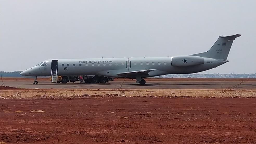 Avião da Força Aérea Brasileira fez o transporte dos órgãos, a partir de Cascavel — Foto: Sidney Trindade/RPC