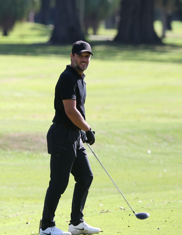 Rodrigo Lombardi joga golfe no Rio (Foto: AgNews)