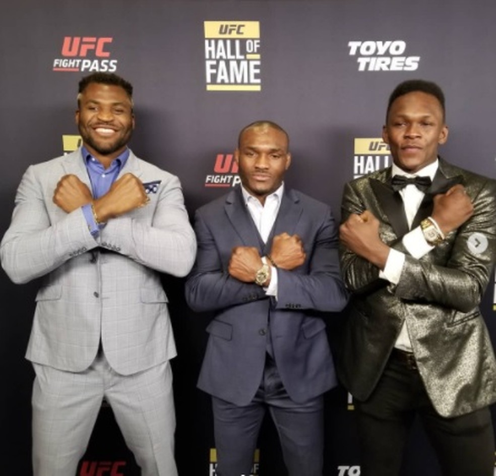 Francis Ngannou, Kamaru Usman e Israel Adesanya: trio campeão do UFC — Foto: Getty Images